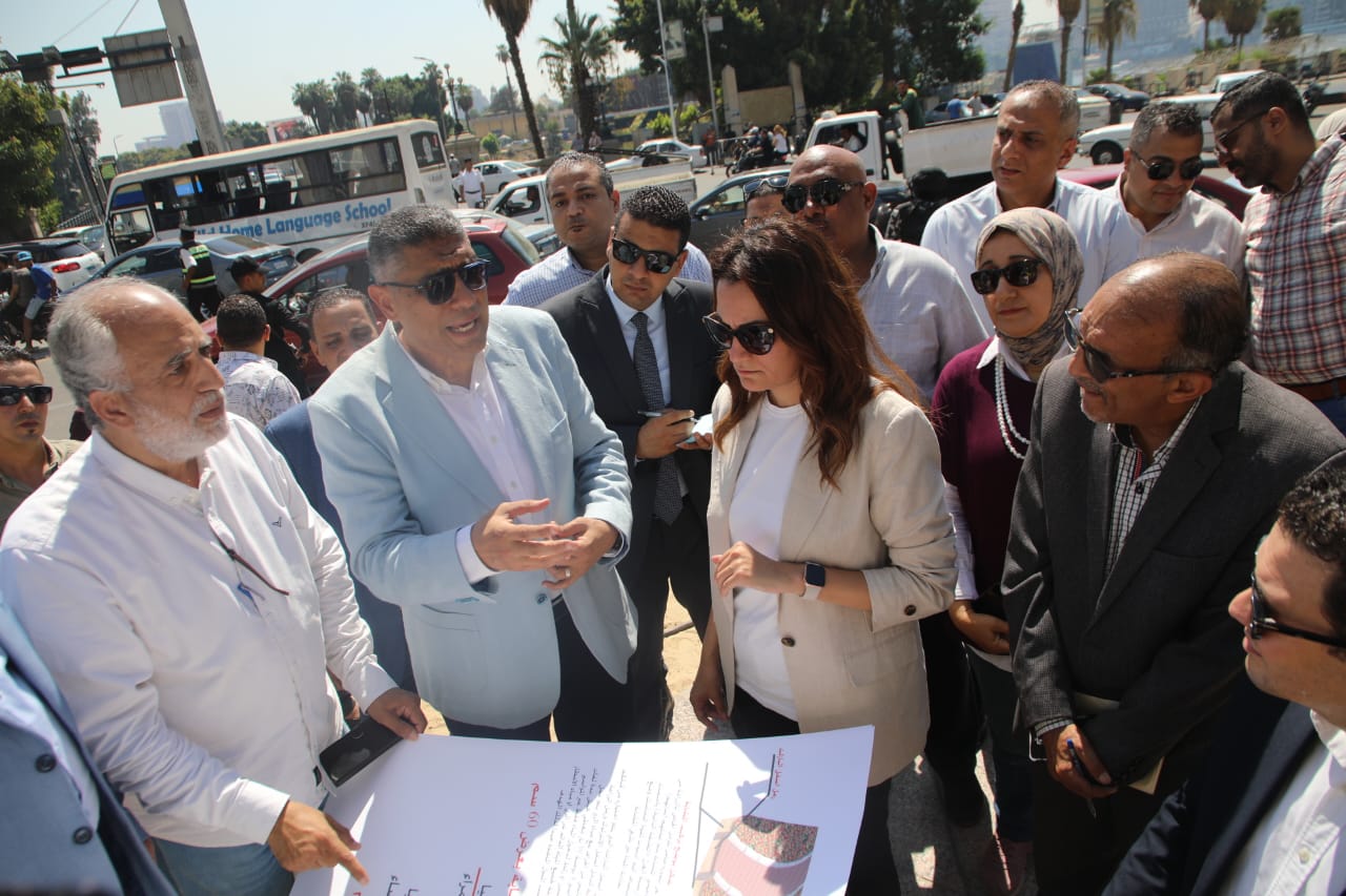 محافظ الجيزة .. يفحص ميدانياً خرائط نفق المشاة بميدان النهضة الرابط بين حديقتي الأورمان والحيوان .. يعطى توجيهات مشددة