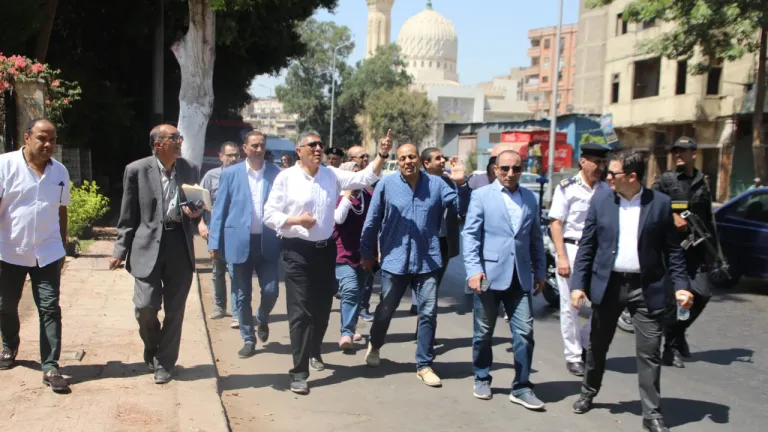 محافظ الجيزة يواصل جولاته الميدانية .. بشدد على رئيس حى بولاق .. أحياء إمبابة والمنيرة الغربية تجنى ثمارها .. تعرف على التفاصيل