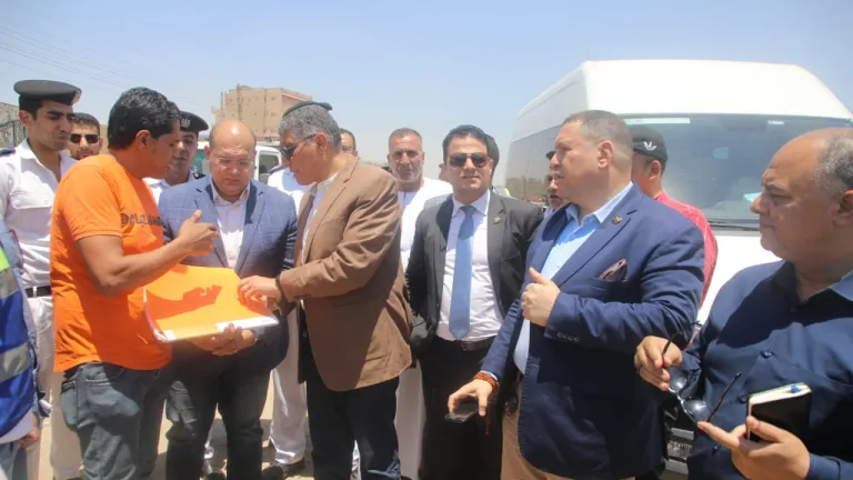 محافظ الجيزة : يتفقد توسعه طريق مصر أسيوط الزراعي .. يوجه بمنع اي تعديات علي الطريق وإجراء التخطيط المروري اللازم .. يُكلف بسرعة تركيب اللوحات الإرشادية بطريق الطرفاية