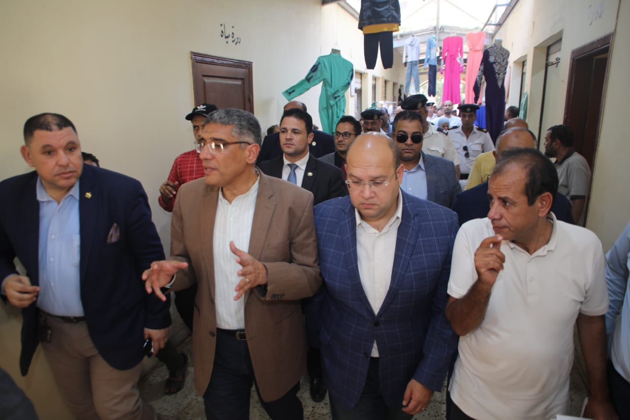 ميدانيا .. محافظ الجيزة يتواجد بسوق بن حزم في البدرشين .. هذا ما حدث