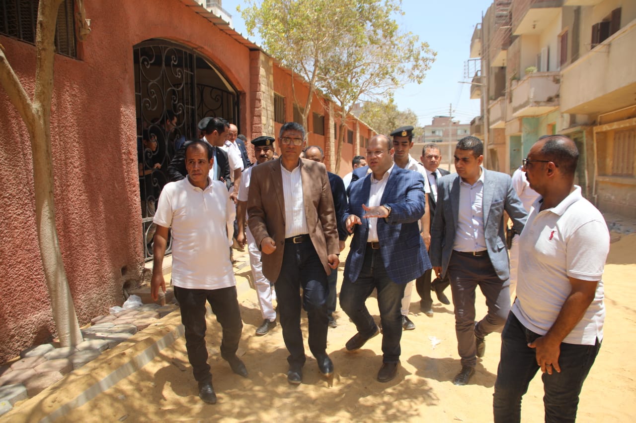 ميدانيا .. محافظ الجيزة يتواجد بسوق بن حزم في البدرشين .. هذا ما حدث