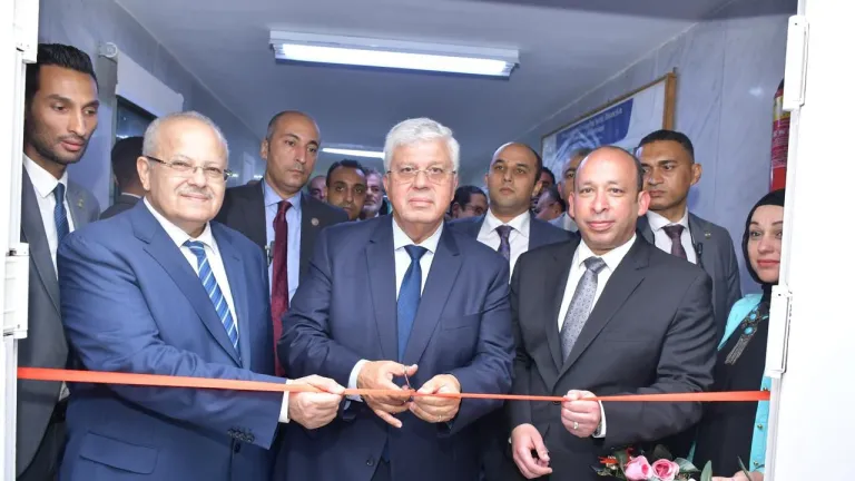 عاشور والخشت يفتتحان المؤتمر العلمي لطب القاهرة حول العلاقات المتبادلة بين البحوث والرعاية الصحية والاقتصاد .. وزير التعليم يشيد بما حققته جامعة القاهرة .. رئيس الجامعة تدشين قصر عيني جديد بمدينة 6 أكتوبر .. عميد الكلية يدلى بتصريحات هامة