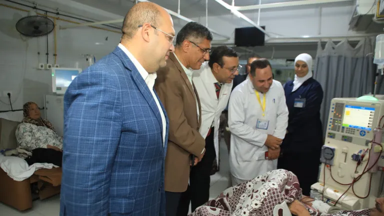 محافظ الجيزة يشيد بأداء مستشفى البدرشين .. يوجه الشكر لوكيل وزارة الصحة وطاقم المستشفى .. مريضة كلى للمحافظ المستشفى هنا 5 نجوم .. مدير المستشفى يسطر تاريخه بحروف من نور