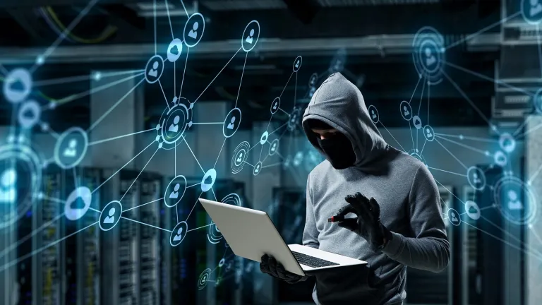 هجوم سيبرانى يشل الحركة عبر العالم .. رئيس مجموعة كراودسترايك الأميركية يعلن تحديد المصدر .. يوضح سبب الخلل