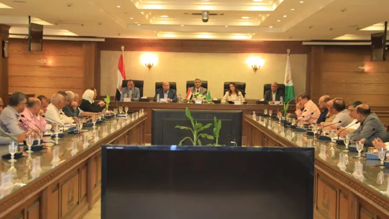 فى أول لقاء له .. محافظ الجيزة يضع قواعد واسس العمل مع رؤساء الأحياء والمراكز والمدن .. يشدد على هذه الامور
