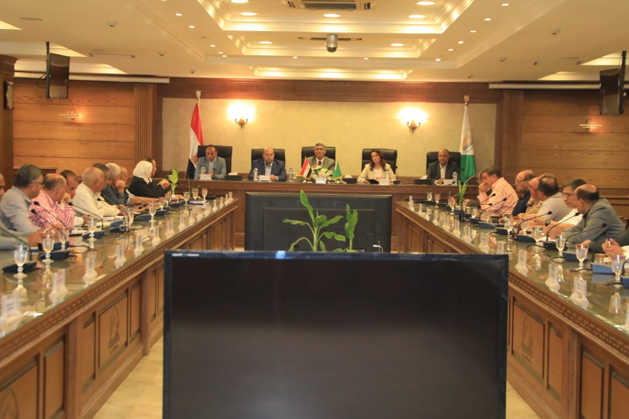 فى أول لقاء له .. محافظ الجيزة يضع قواعد واسس العمل مع رؤساء الأحياء والمراكز والمدن .. يشدد على هذه الامور