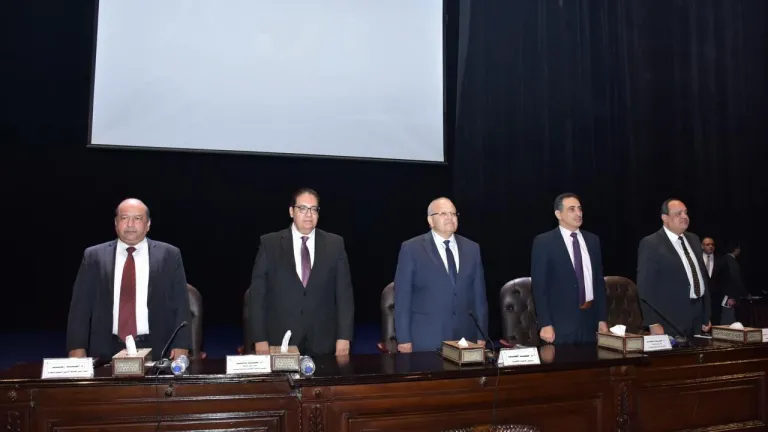 لهذه الأسباب .. الخشت يكرم عددًا من قيادات الجامعة والعمداء السابقين ومديرى المراكز والإدارات والوحدات .. المستشار الاعلامى يوضح سبب إنشاء جامعة القاهرة الدولية