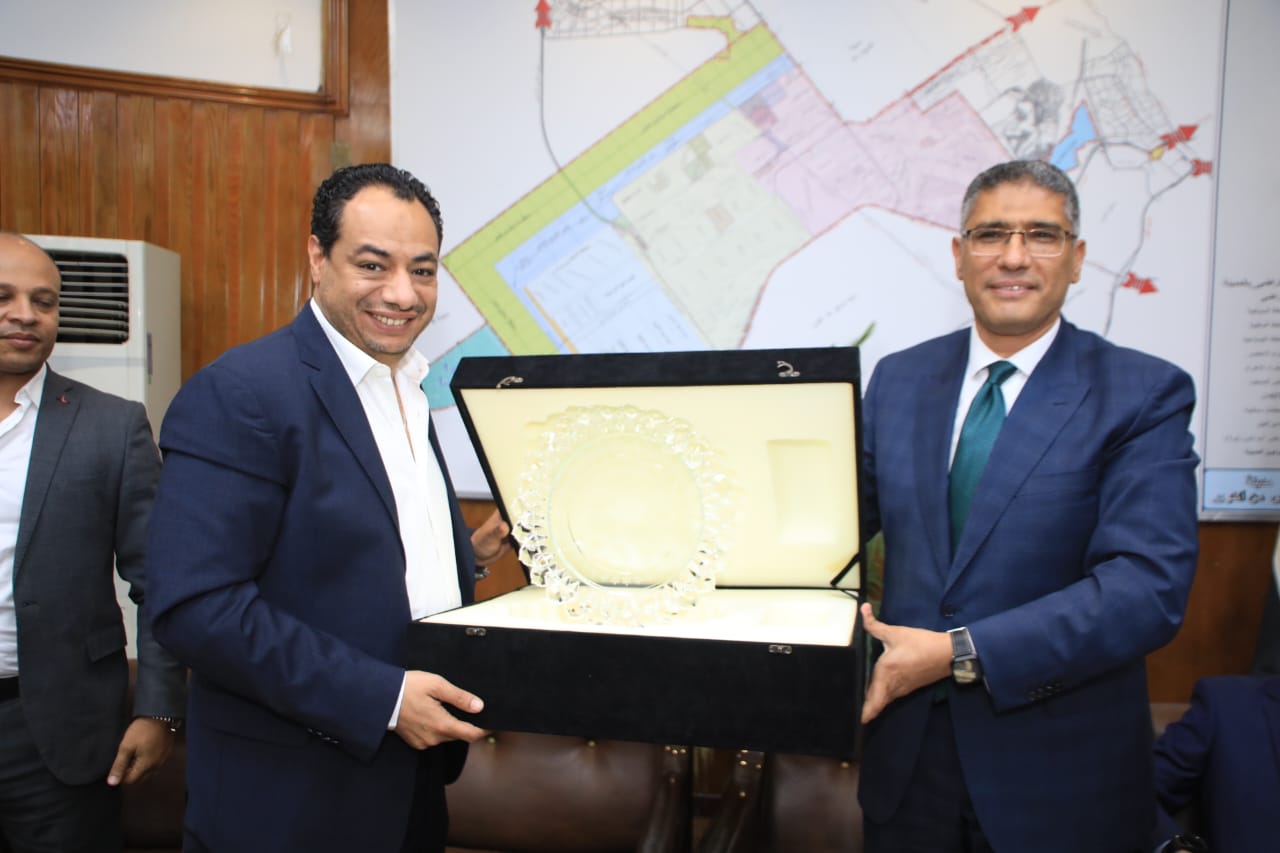 جهاز مدينة ٦ أكتوبر يُكرم محافظ الجيزة .. النجار يوجه رسالة هامة