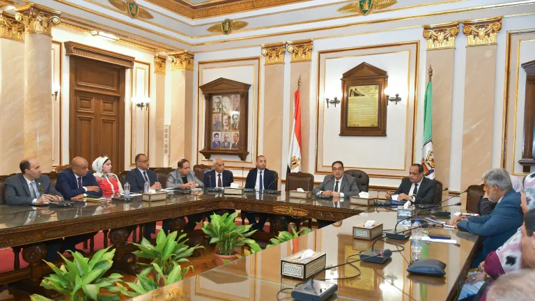 استعدادا لبدء العام الدراسي الجديد .. هذا ما فعله رئيس جامعة القاهرة