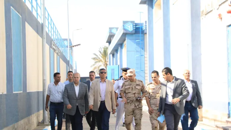 جولة ميدانية لـ "محافظ الجيزة" تمتد الى أكثر من 7 ساعات في الصف .. يشدد على الجهاز التنفيذى لمشروعات مياه الشرب والصرف الصحي