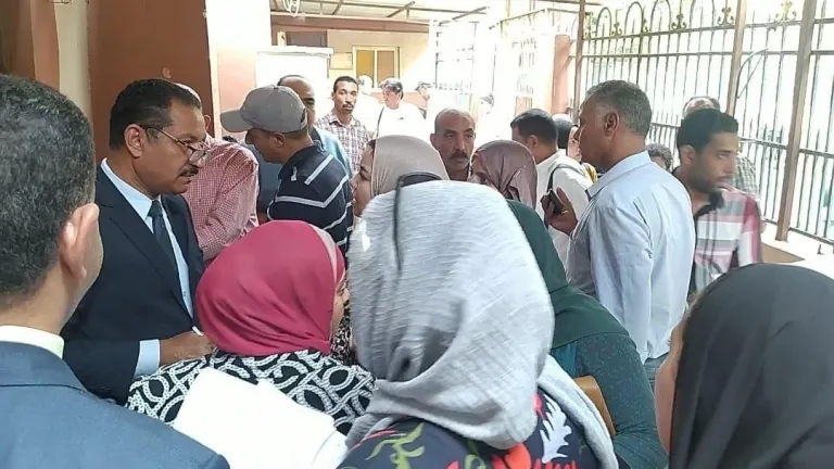 من أجل انجاز الخدمات للمواطنين وأولياء أمور الطلاب .. هذا ما فعله وكيل وزارة التربية والتعليم بالجيزة