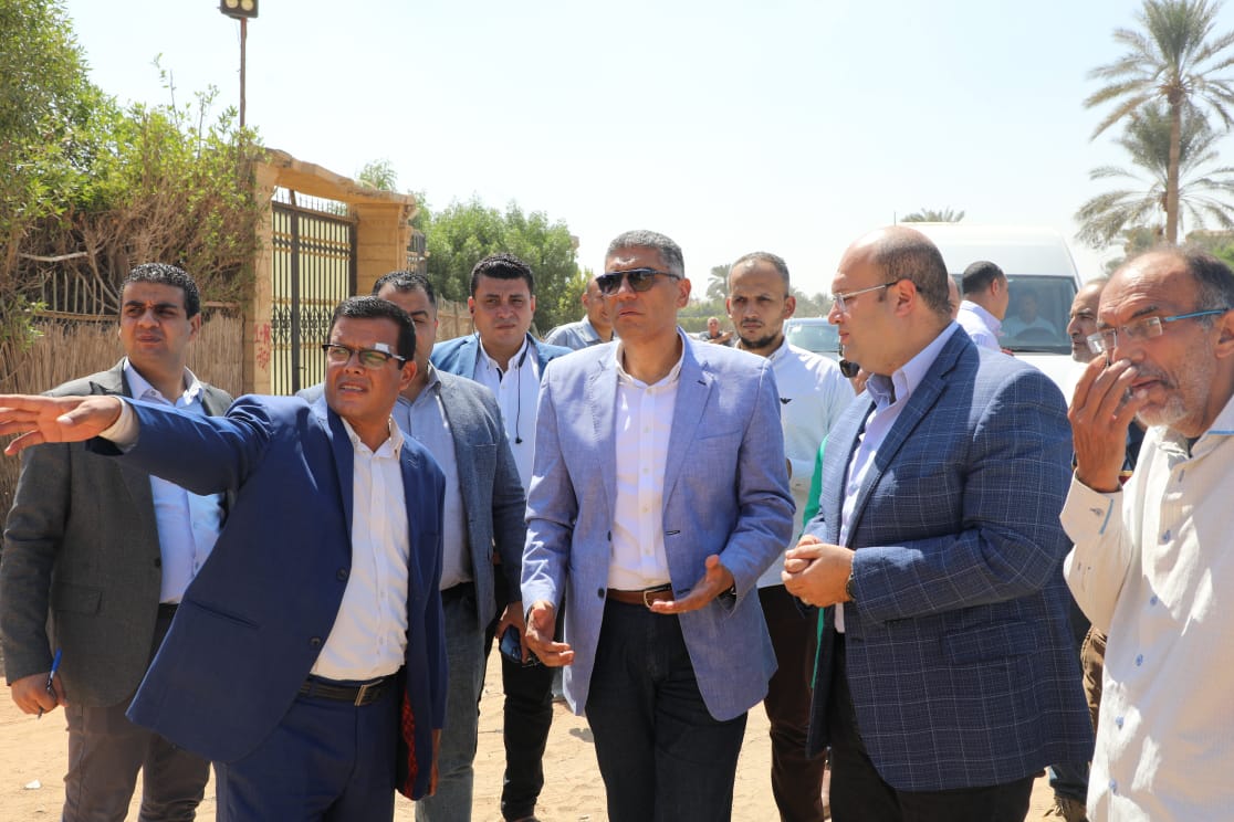 محافظ الجيزة يتابع مخططات التطوير ورفع الكفاءة للطرق .. يكلف بتطوير هذه الأماكن