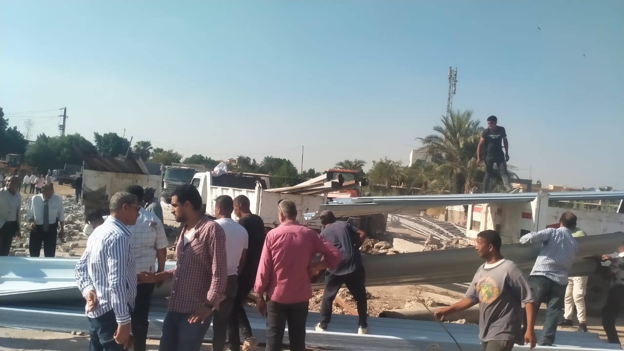 محافظة الجيزة تزيل جمالون مخالف بشبرامنت ..المحافظ يُكلف رئيس مركز أبو النمرس