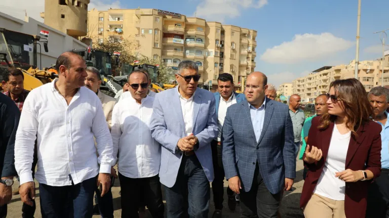 اصطفاف المعدات وجاهزيتها وخطط توزيعها لتحقيق اقصي استفادة منها .. محافظ الجيزة يشدد علي استغلال الإمكانيات المتاحة وتنميتها وإجراء الصيانات الدورية