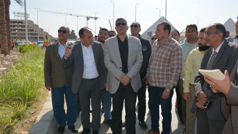 ميدانياً .. محافظ الجيزة يعاين تطوير الطرق المحيطة والمؤدية للمتحف المصري الكبير والمنطقة الأثرية .. توجيهات لرئيس حى الهرم