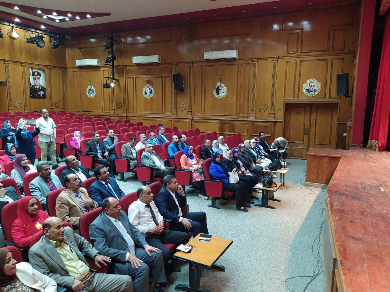 في اول لقاء بمدراء الإدارات التعليمية .. تعليمات صارمه لـ وكيل وزارة التربية والتعليم بالجيزة منها المرور على 7 مدارس يوميا للمتابعة قبل الدخول الى المكتب .. الفيصل بيننا هو العمل