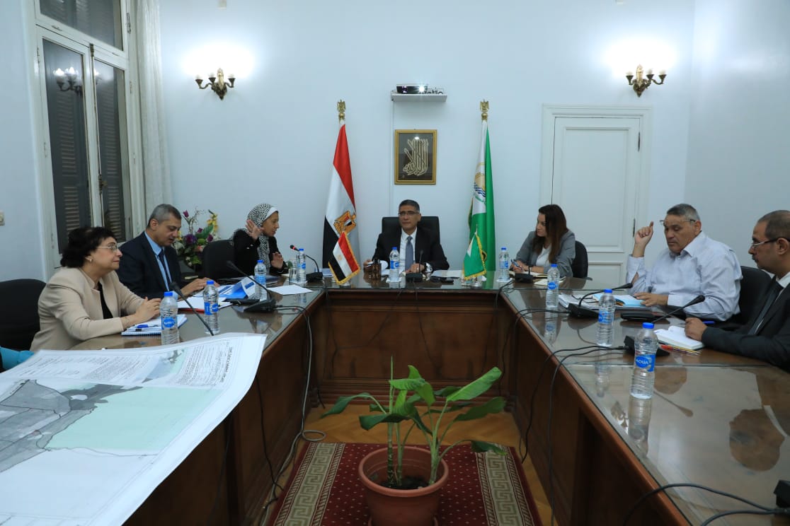 محافظ الجيزة يجتمع بهؤلاء القادة