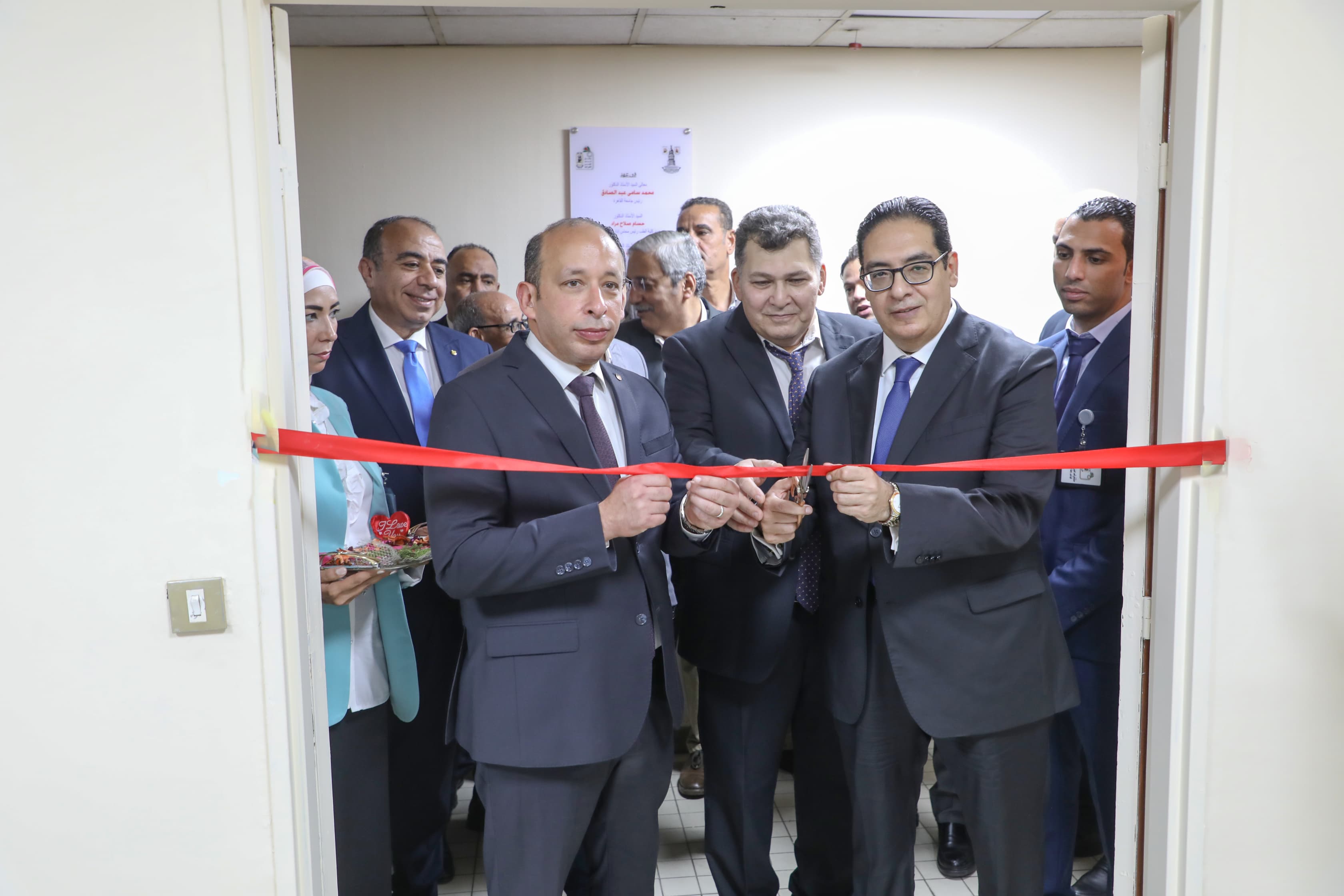 رئيس جامعة القاهرة يفتتح عددا من مشروعات التطوير بمستشفى الفرنساوي