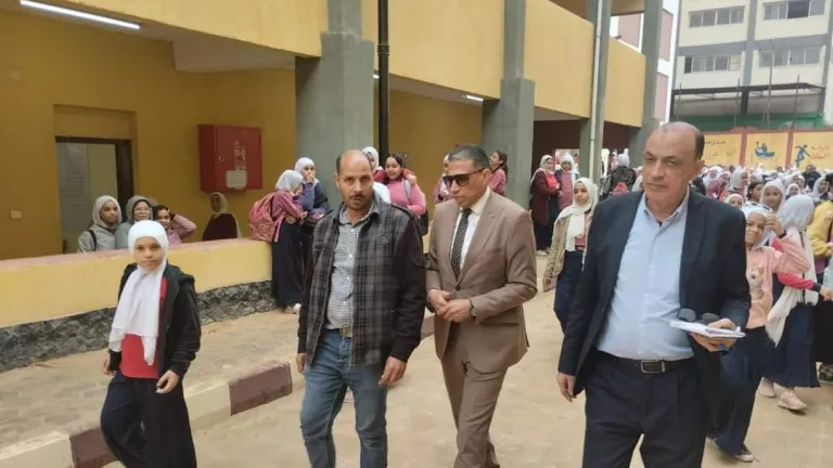 عطية يوجه رسائل هامه لمدراء المدارس .. أهمها الرقابة الصارمة في المدارس .. تفعيل دور الاخصائى الاجتماعى .. اتخاذ هذا الاجراء فى حالة غياب المعلم