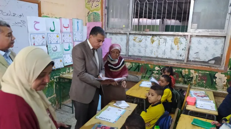 تحويل الإخصائيات الاجتماعيات بمدرسة الوراق الثانوية للبنات للشئون القانونية .. والسبب صادم