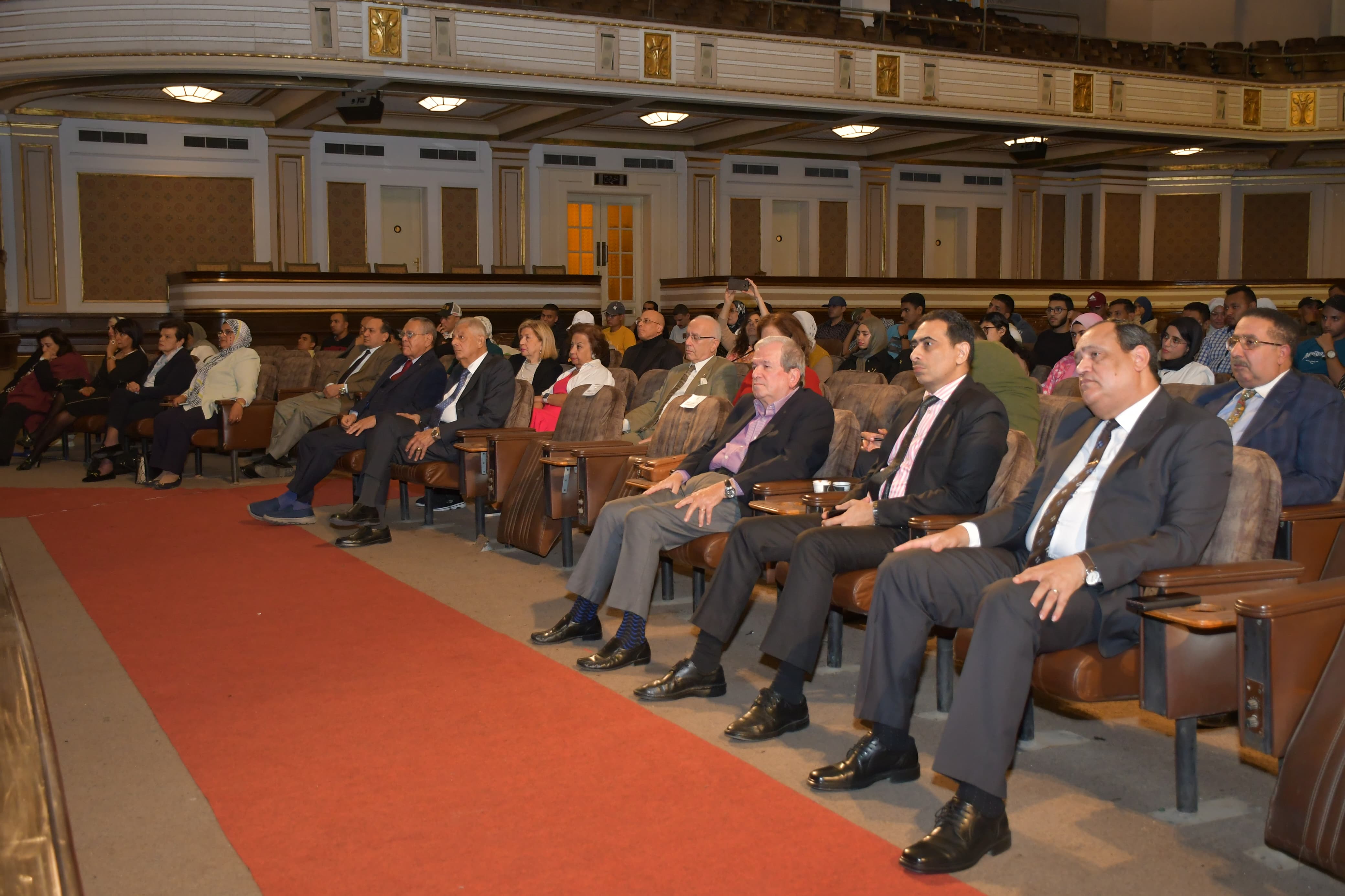عندما تجتمع الرموز بجامعة القاهرة .. هذا ما يحدث
