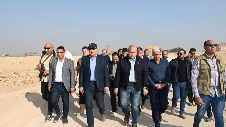 لتفقد مخرات السيول .. وزير الموارد المائية والري ونائب محافظ الجيزة يتواجدان ميدانيا في الصف .. توجيهات هامة لرئيس المدينة