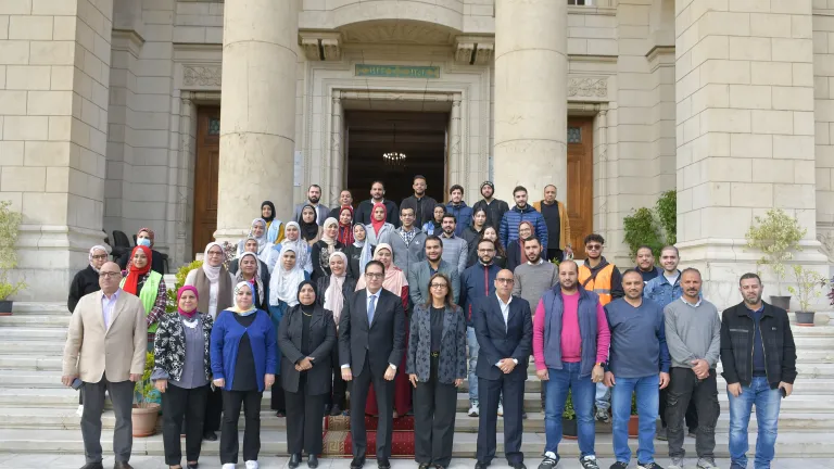ضمن مبادرة "بداية" الرئاسية .. جامعة القاهرة تطلق قافلة تنموية شاملة لقرية الرقة بمركز العياط