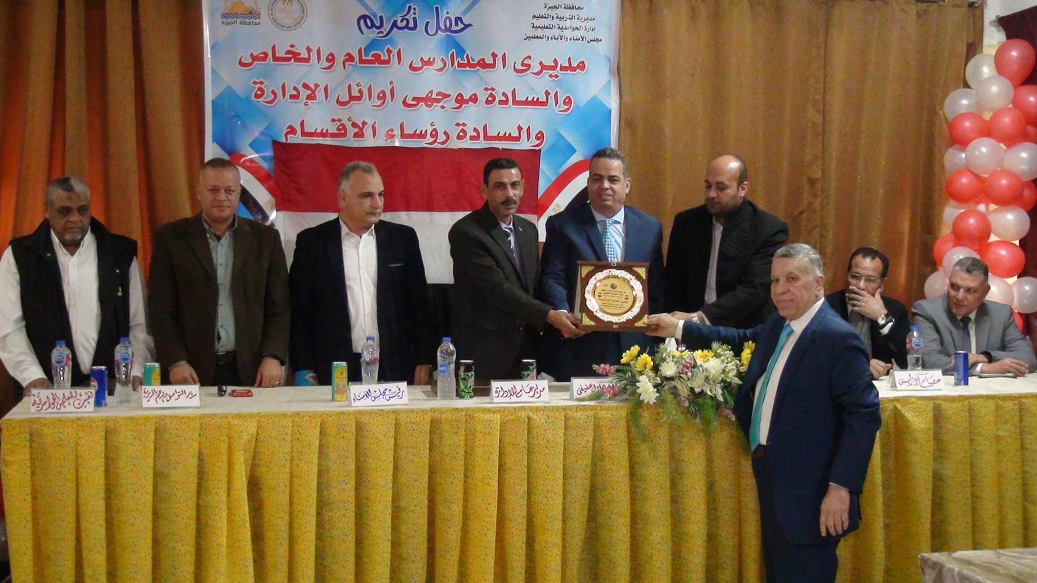 مجلس أمناء إدارة الحوامدية التعليمية يحتفى ويُكرم هؤلاء .. لجهودهم المتميزة