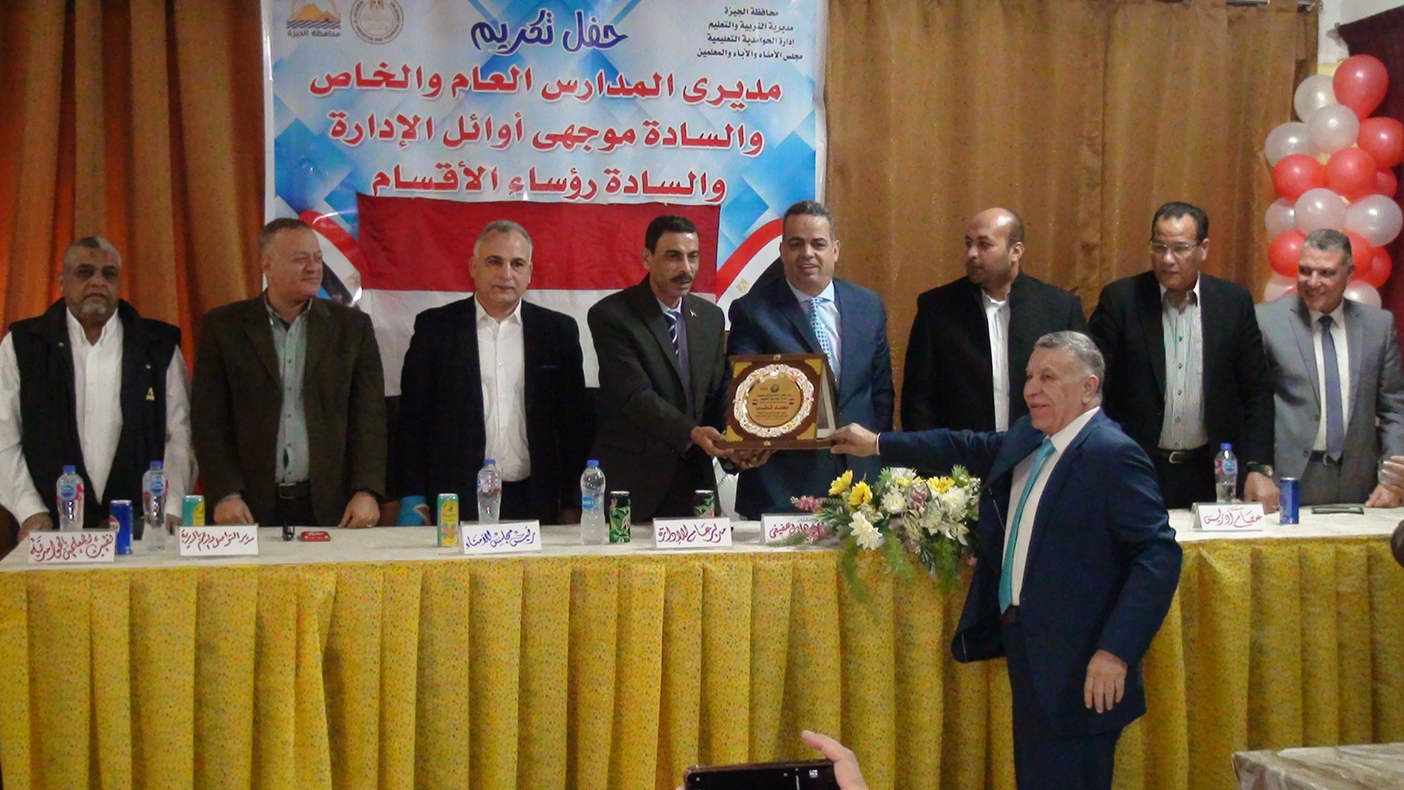 مجلس أمناء إدارة الحوامدية التعليمية يحتفى ويُكرم هؤلاء .. لجهودهم المتميزة