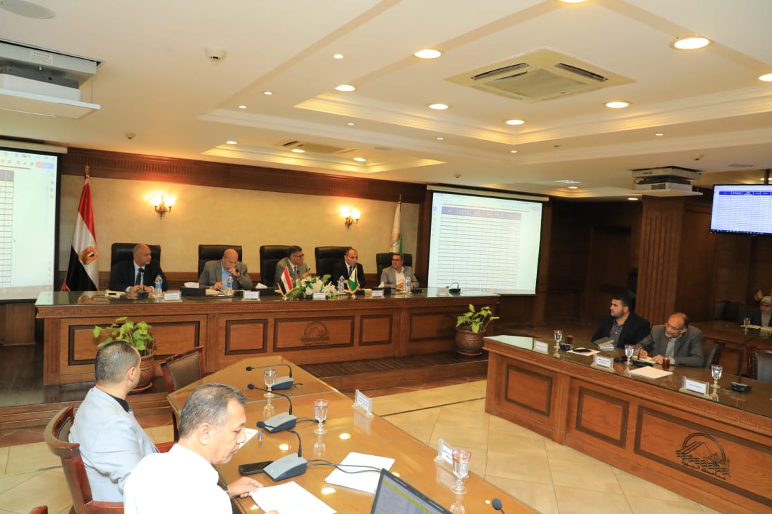 محافظ الجيزة يتابع موقف ملفات التقنين والخطة الإستثمارية والمتغيرات المكانية .. توجيهات هامة لرؤساء الاحياء والمراكز والمدن