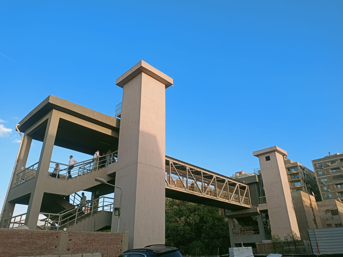 محافظة الجيزة: تركيب وتشغيل المصاعد الكهربائية لكوبري مشاه المطار بالمنيرة الغربية