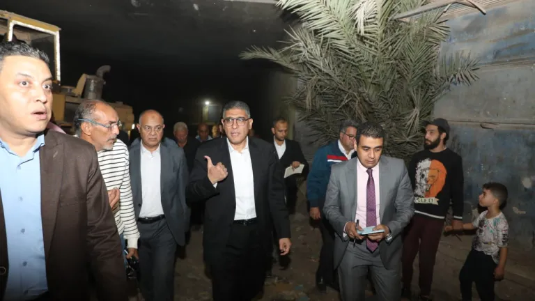 محافظ الجيزة يقود حملة مسائية لرفع الاشغالات والتعديات للمحال والمنشآت التجارية بهذه الاحياء .. يشدد على متابعة تنفيذ هذه القرارات