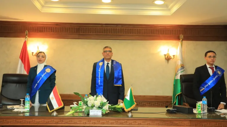 محافظ الجيزة يشهد جلسة محاكاه لبرلمان الطلائع والشباب .. يناقش ملفات الطرق والنقل والصحة والتعليم والتكنولوجيا