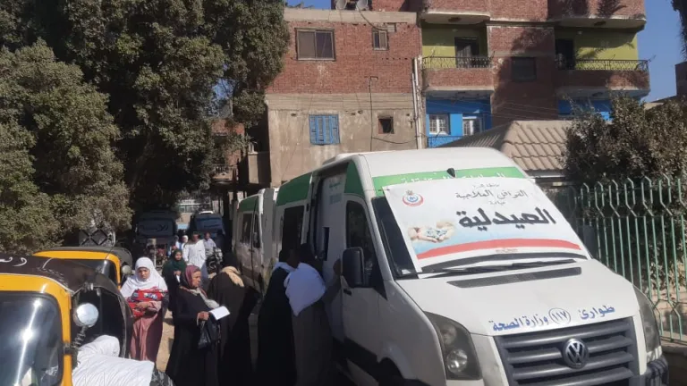 محافظ الجيزة: الكشف علي ٧١٠٠ مواطن من اهالي الصف والبدرشين علي مدار أربعة ايام