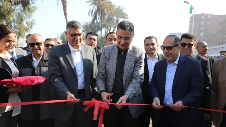 وزير التموين ومحافظ الجيزة يفتتحان “سوق اليوم الواحد” في إمبابة .. النجار يدعو المواطنين لزيارته