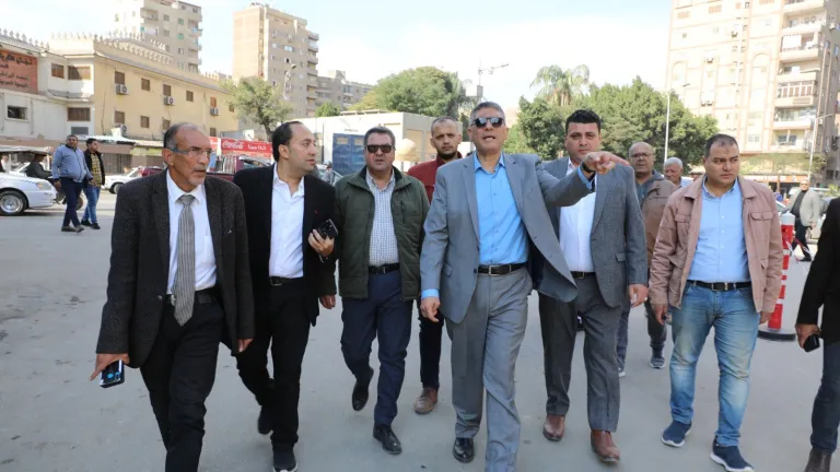 لخدمة المترددين علي مستشفي أم المصريين .. محافظ الجيزة يعاين عدداً من المواقع المقترحة لإنشاء جراج متعدد الطوابق .. توجيهات هامة لرئيس حى العمرانية