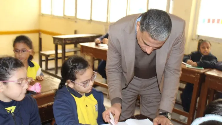 مدارس أكتوبر وحدائق أكتوبر تحت المجهر: توجيهات لتعزيز البيئة التعليمية .. عطية يكرّم المتميزين ويتخذ قرارات صارمة لضمان جودة التعليم