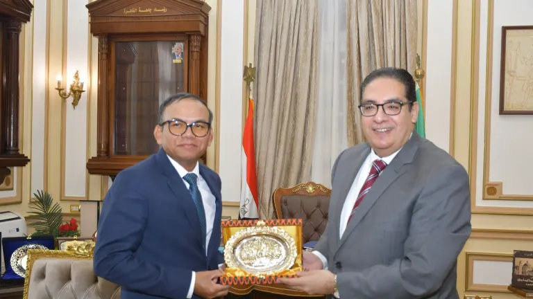 سفير كمبوديا: سمعة جامعة القاهرة تدفعنا لتوسيع التعاون في الزراعة والهندسة والطب .. عبد الصادق يوضح الاسباب