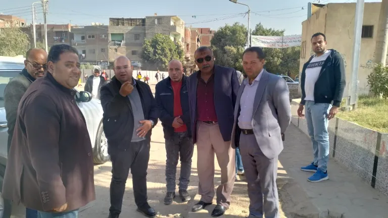 ميدانيًا: نائب محافظ الجيزة يتابع سير العمل في مشروعات كرداسة الكبرى .. يناقش مع الأهالي تطورات الخدمات