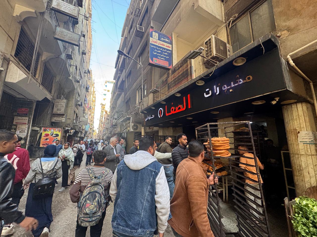 حملات مكثفة لإزالة تعديات المحال التجارية والباعة الجائلين في الطالبية وفيصل