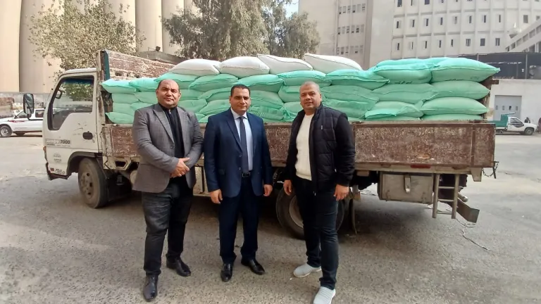 تموين الجيزة: سيارة غامضة تكشف عن حمولة مهربة .. والرقابة تتحرك في الوقت المناسب