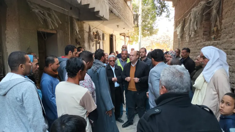 مفاجآت ميدانية: ماذا كشف نائب محافظ الجيزة في أطفيح؟ .. يتحدث مع الأهالي ما الذي طلبوه وما الذي وعد به؟