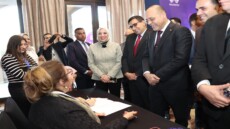 رسائل غامضة من وزير العمل لقيادات ‘هواوي’ .. هل تكشف ‘الشركة’ خطتها الكبرى؟