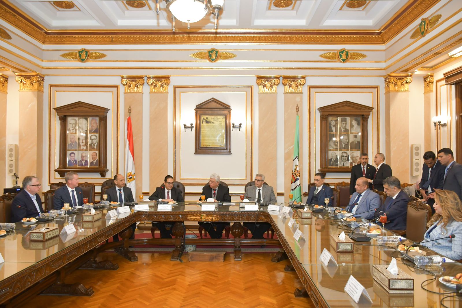 مصر تتحول إلى مركز إقليمي لعلاج الأورام: اتفاق تاريخي بين جامعة القاهرة وأكبر المؤسسات العالمية