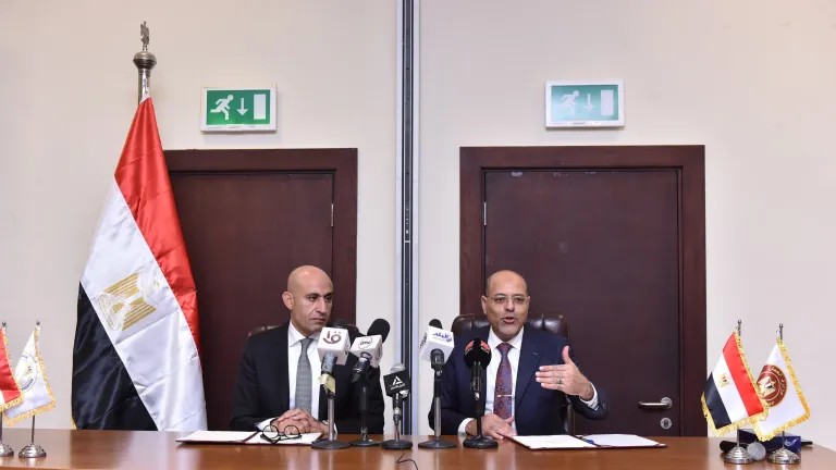 بداية جديدة.. وزارتي العمل والتعليم تُطلقان برنامجًا لتأهيل الشباب لمهن المستقبل