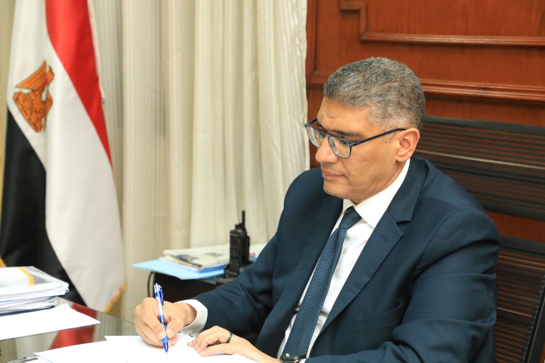 مفاجآت في امتحانات الشهادة الإعدادية بالجيزة: من يقف وراء الغش الجماعي؟ .. إحالة ملاحظين للنيابة: أسرار لم تكشف بعد!