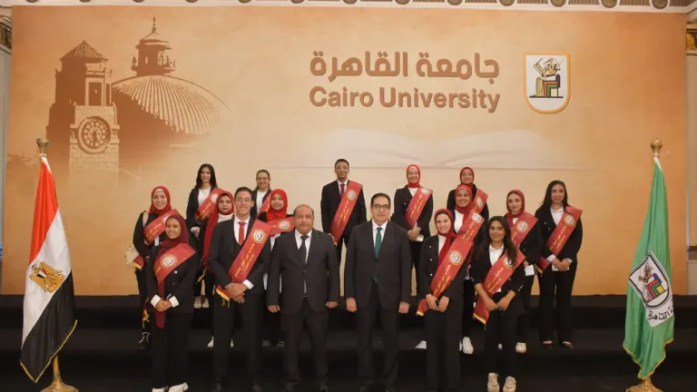 رئيس جامعة القاهرة يلتقي بمجلس اتحاد الطلاب بتشكيله الجديد .. يؤكد دعم إدارة الجامعة الكامل لاتحاد الطلاب وتذليل العقبات أمامه