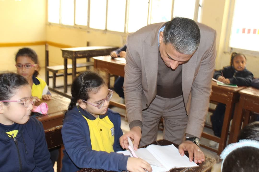 مدارس أكتوبر وحدائق أكتوبر تحت المجهر: توجيهات لتعزيز البيئة التعليمية .. عطية يكرّم المتميزين ويتخذ قرارات صارمة لضمان جودة التعليم