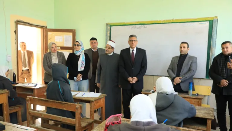 محافظ الجيزة يشرف شخصياً على امتحانات الشهادة الإعدادية ويشدد على الالتزام التام بالقواعد