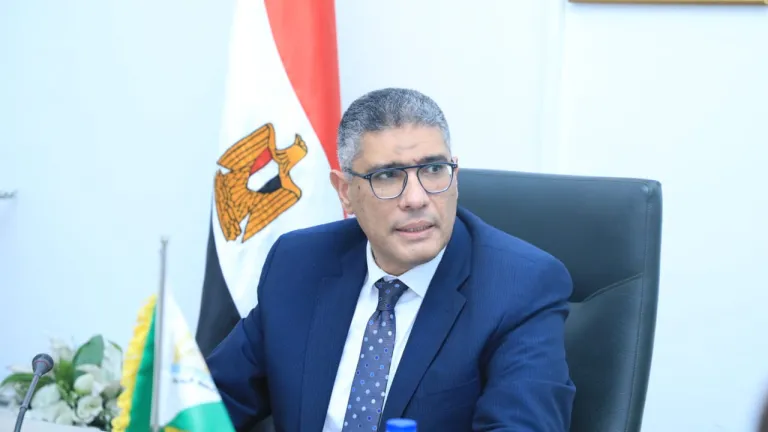 محافظ الجيزة يكشف عن خطة جريئة: 12 مدرسة جديدة لإنقاذ الطلاب من الاكتظاظ!